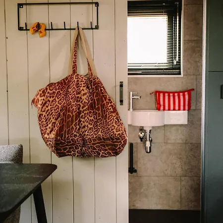 Nieuw! Sfeervol Tiny House In De En Aan Het Water