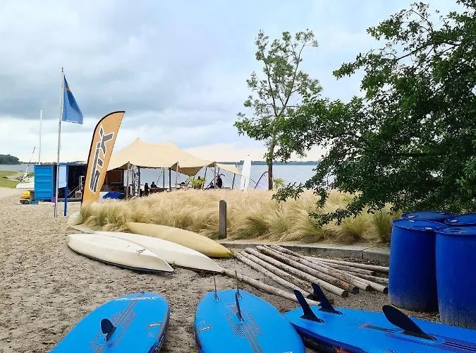 Dom wakacyjny Nieuw! Sfeervol Tiny House In De En Aan Het Water