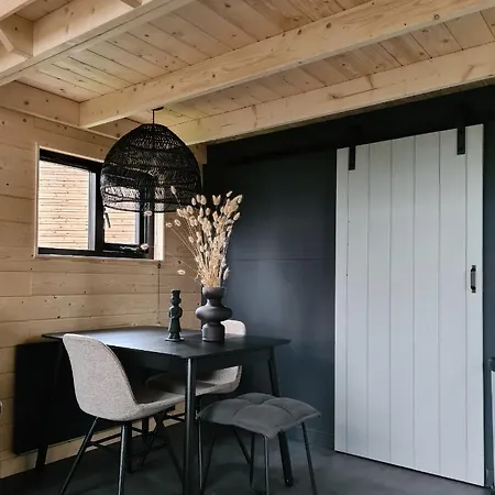 Nieuw! Sfeervol Tiny House In De En Aan Het Water Prázdninový dům *